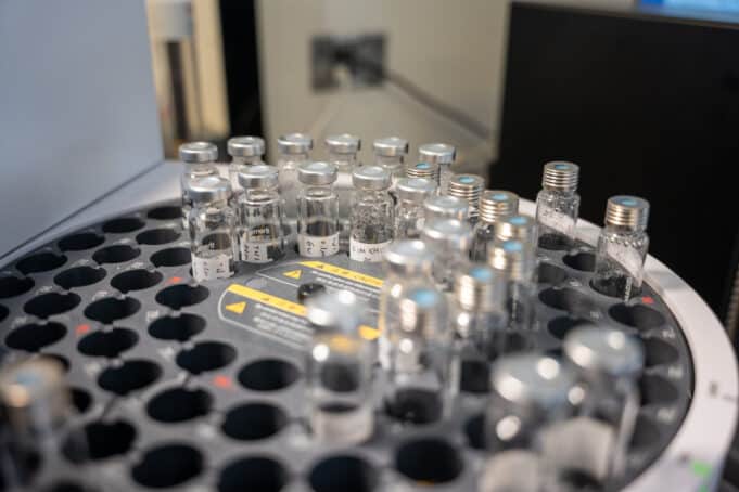 AI Model Pinpoints Top Battery Electrolytes at UChicago