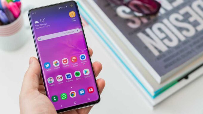 Samsung Resumes Google Play Updates for Older Galaxy Phones