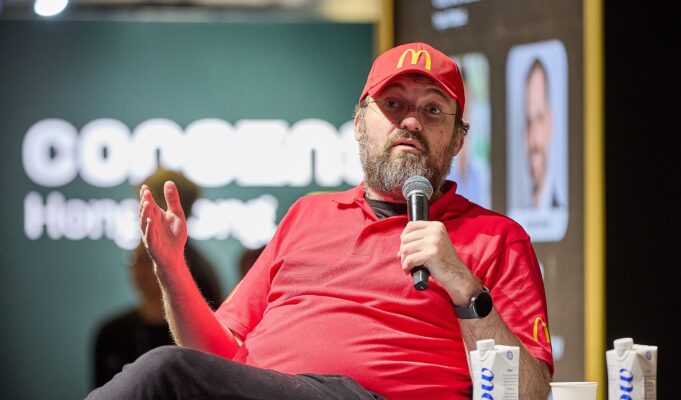 Hoskinson’s Decentralized Compute Vision Faces Scrutiny Hoskinson's Decentralized Compute Vision Faces Scrutiny