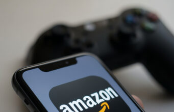 Amazon Develops AI Phone With Xbox Cofounder Amazon Develops AI Phone With Xbox Cofounder